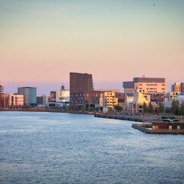 Skyline ved Aalborg Havn, et godt udgangspunkt til at udforske Nordjylland fra ferielejligheder