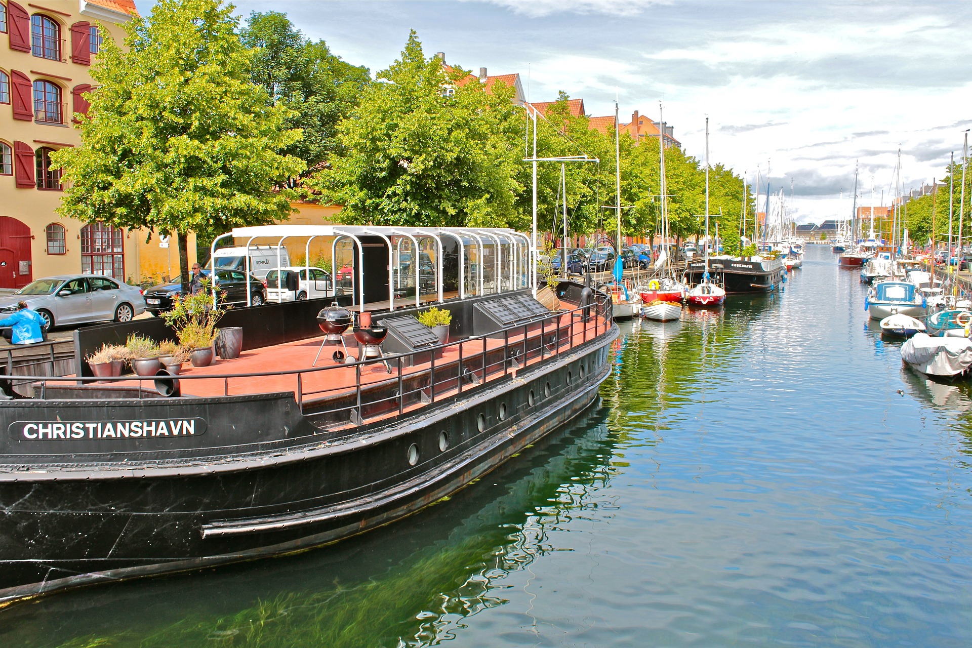 Charmerende Christianshavn i København, perfekt sted at finde ferielejligheder langs de maleriske kanaler