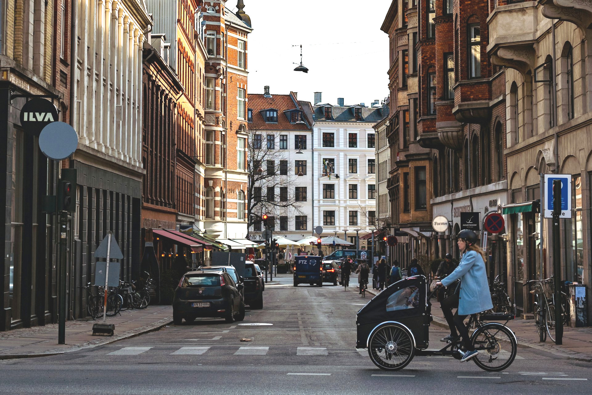 Det livlige Vesterbro, Københavns trendy bydel, med mange ferielejligheder i det pulserende miljø og tæt på charmerende lokale steder